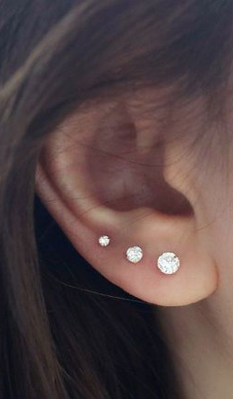 cute crystal ear stud earring ear piercing jewelry ideas for women Ušný Piercing, Piercing Jewelry Ideas, Piercing Snug, Ear Peircings, Outfit 2020, Geode Jewelry, Cool Ear Piercings, Pretty Ear Piercings, Cute Ear Piercings