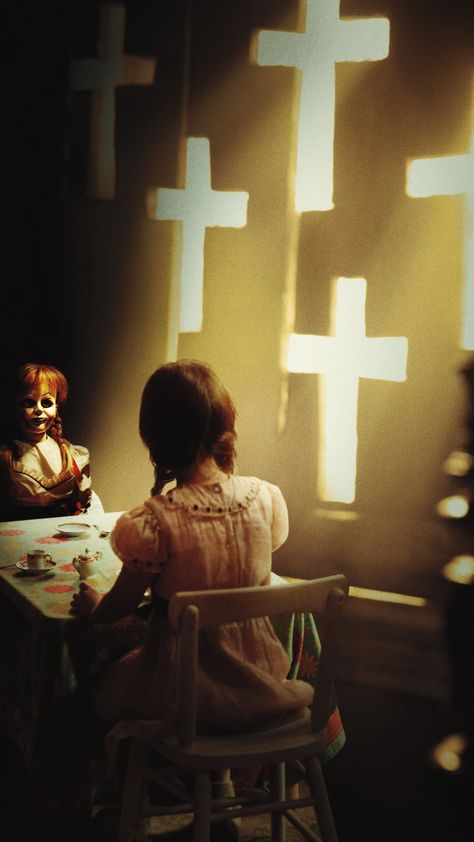 Annabelle Horror, The Conjuring Annabelle, Horror Wallpapers Hd, Annabelle Creation, Sf Wallpaper, Terror Movies, 2017 Wallpaper, Gif Terror, Scary Photos