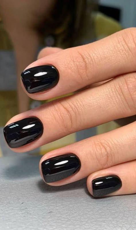 Squoval Dark Nails, Black Square Round Nails, Squoval Black Nails, Squoval Nails Black, Black Squoval Nails, Trendy Nails Squoval, Short Black Gel Nails, Manicure Ideas Fall, Short Dark Nails