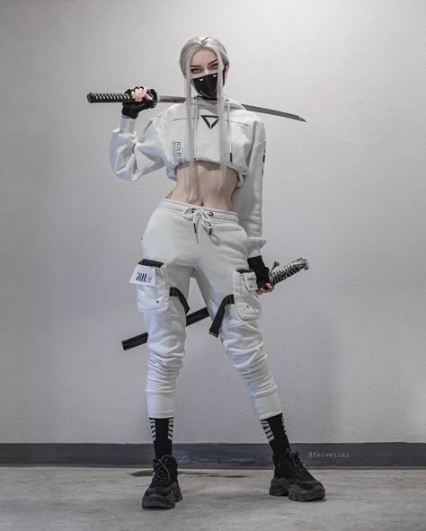 Cyberpunk Techwear Fashion, Cyberpunk Pose Reference, Badass Poses Reference, Cool Standing Poses, Killer Pose Reference, Female Action Pose Reference, Techwear Reference, Pose Reference Photo Dynamic, Dynamic Female Pose Reference Drawing