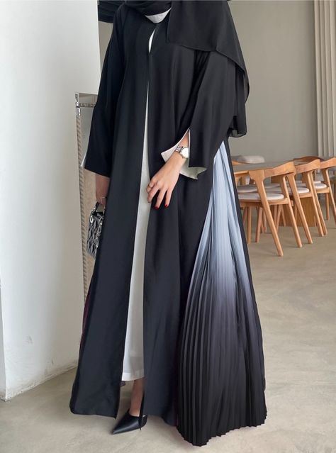 Umroh Outfit, Abayas Designs, Sunday Ootd, Abaya Outfit, Modesty Outfits, Hijabi Fashion Casual, Mode Abaya, Modest Dresses Casual, Abaya Designs