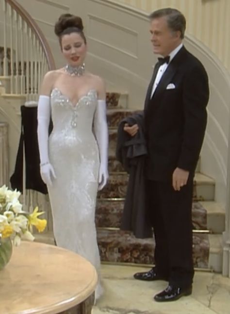 Fran Fine Dressing Gown, The Nanny Wedding Dress, The Nanny Wedding, The Nanny Dress, The Nanny Iconic Outfits, Fran Fine Wedding Dress, The Nanny Hairstyles, The Nanny Season 1, Maggie The Nanny Outfits