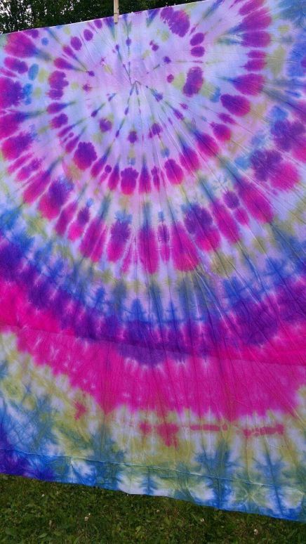 Tye Dye Ideas, Goth Diy Clothes, Tie Dye Ideas, Tie Dye Sheets, Goth Diy, Flower Power Party, Tie Dye Birthday Party, 70s Party Theme, 60s Theme