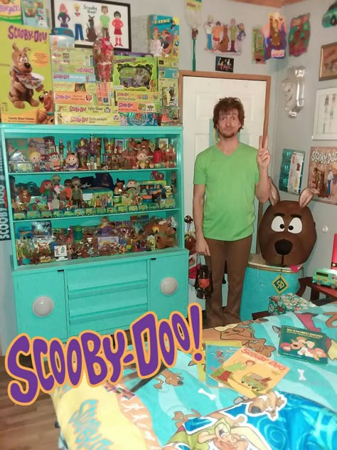 Billy Ferguson. Shaggy Rogers cosplay collector Zoinks! Scooby Doo Collection, Shaggy Rogers Fanart, Shaggy Cosplay, Home Theater Game Room, Scooby Doo Aesthetic, Art Closet, Theater Game Room, Scooby Doo Party, Mystery Gang