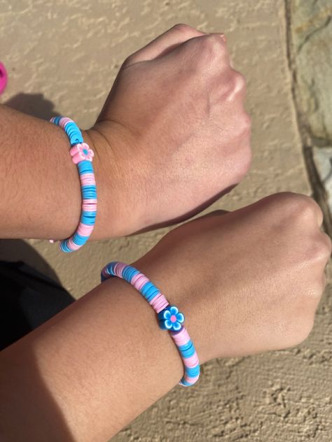 Matching Clay Bracelet Ideas, Best Friend Bracelets Clay Beads, Friend Ship Braclet, Matching Clay Bead Bracelets For Besties, Cousin Bracelets, Matching Clay Bead Bracelets, Bff Bracelets For 2, Matching Bracelets For Best Friends, Bestie Bracelets