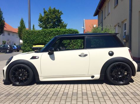 Mini Cooper Sd, Mini Cooper D, Mini Cooper Sport, Mini Cooper One, Mini Cooper Custom, Mini Cooper R56, 2006 Mini Cooper, Attack On Titan Aesthetic, Mini Cooper Classic