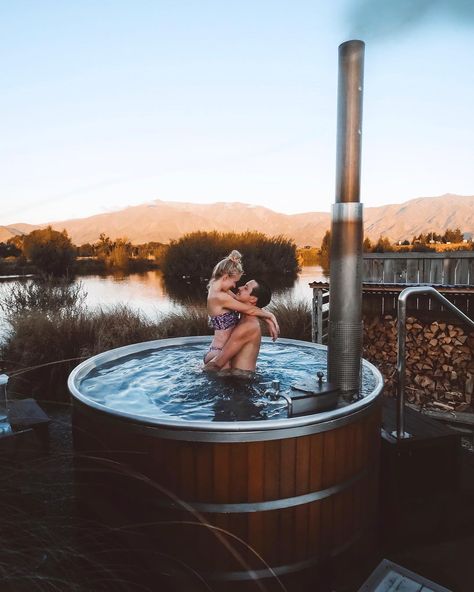 After a day of beautiful New Zealand walks (which we can’t wait to share with you!) a soak in the tub at Omarama hot tubs was a perfect ending to the perfect day ♨️ . We had nothing but nature to keep us company... Bliss ✨ . How is everyone spending their Christmas Eve?! Comment below, we love reading your replies in our van on the road ☺️ . . . . . . . ✁------------------------------------------ Bourdier Photoshoot Poses, Pool Poses, Dream Dates, Cabin Trip, Cabin Aesthetic, Hot Tub Deck, Infinity Pools, Romantic Nature, Jacuzzi Outdoor