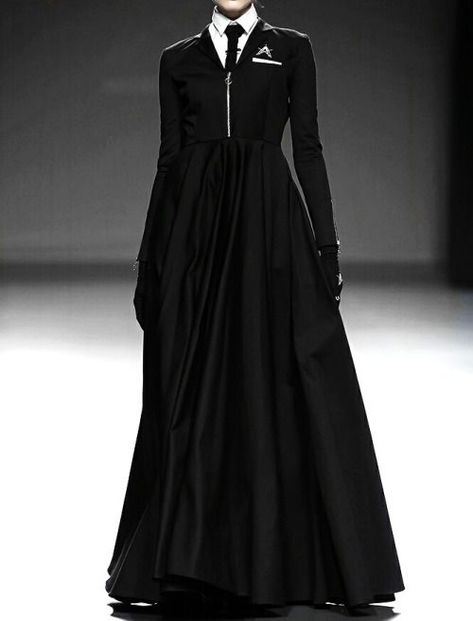 Gaun Abad Pertengahan, Fashion Dark, Long Black Dress, Mode Inspo, Fashion Black, 2015 Fashion, Fantasy Fashion, Dark Fashion, Fall 2015