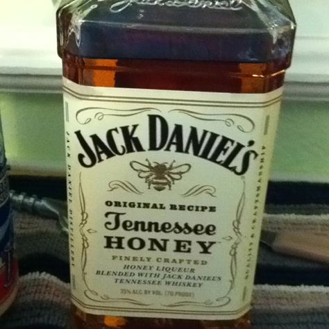 Jack Daniels honey whiskey! #awsome! Jack Denial Whiskey, Jack Denial, Jack Daniels Honey Whiskey, Jack Daniels Honey, Honey Whiskey, Tennessee Honey, How To Make Drinks, Drink Me, Jack Daniels