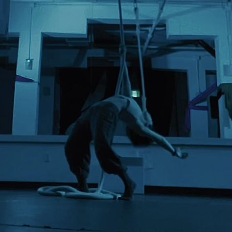 bendy dance aerial rope aerialist circus aesthetic blue backbend movement flow corde lisse Tightrope Walker Aesthetic, Areal Silk Aesthetic, Blue Circus Aesthetic, Acrobat Male, Aerialist Aesthetic, Trapeze Aesthetic, Acrobat Aesthetic, Male Aerialist, Acrobatics Aesthetic