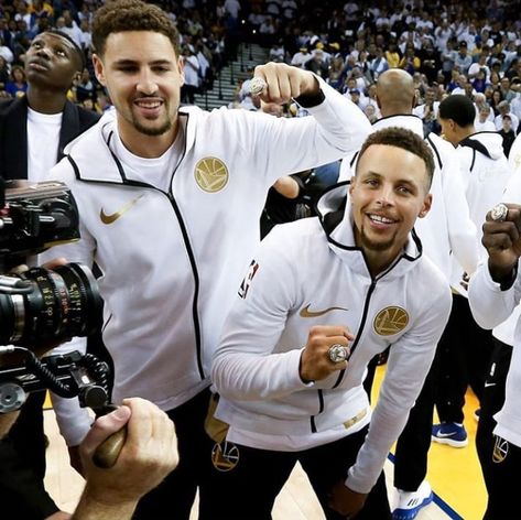 Steph Curry Splash Bros, Brothers Aesthetic, The Curry Family, Stephen Curry Wallpaper, Golden State Basketball, Curry Wallpaper, Basketball Clothing, Nba Basketball Teams, Nba Stephen Curry