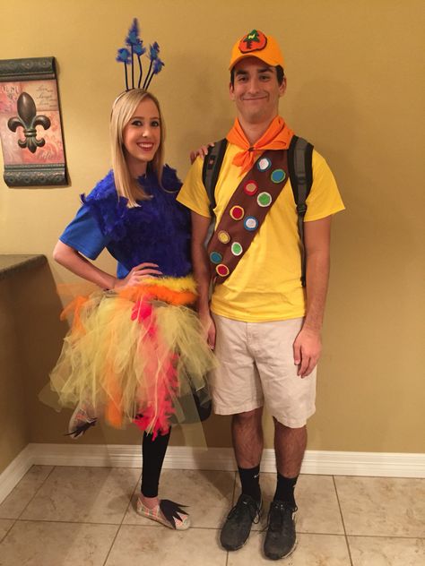 Kevin and Russell. UP costumes. #up #kevinfromup #russellfromup Kevin Up Costume, Movie Couple Costume, Russel Costume, Wheel Chair Costumes, Cool Couple Costumes, Boogie Bash Costumes, Villain Halloween Costumes, Disfraz Up, Halloween Diy Costume