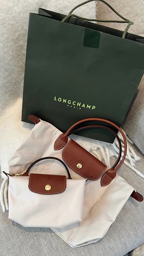 Viral mini handbag Longchamp Le Pliage Outfit, Longchamp Small Le Pliage, Long Champ, Uni Bag, Longchamp Bag, Longchamp Bags, Spring Accessories, Girly Bags, Small Handbag