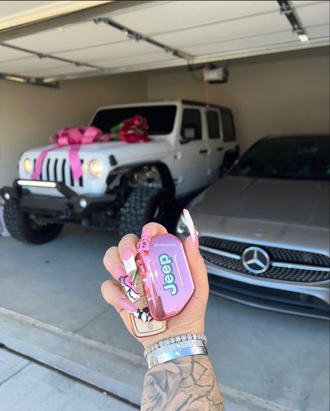 Pink Jeep Aesthetic, Jeep Aesthetic, Best Cars For Teens, Vision Board Party, Pink Jeep, Dream Cars Mercedes, Beach Cars, Girly Car, Dream Cars Jeep