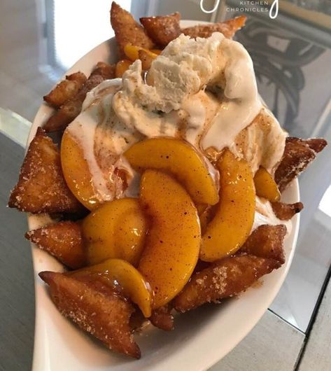 Rastafarian Targaryen on Twitter: "Peach cobbler nachos 😍… " Dessert Nachos, Simple Dessert, Fresh Peaches, Nachos Recipe, Peach Cobbler, Dessert Recipe, Food Obsession, Yummy Food Dessert, Easy Snacks