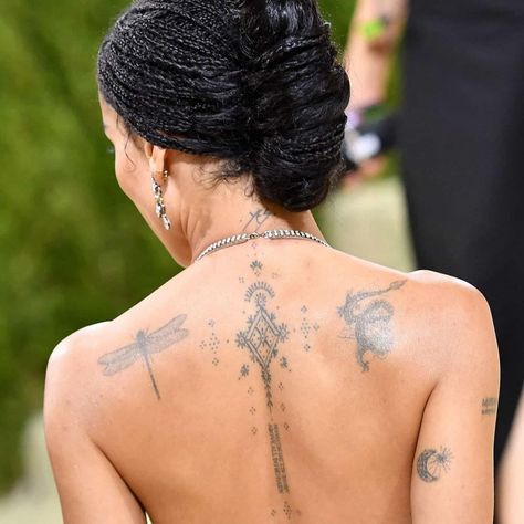 Zoë Isabella Kravitz source. on Instagram: “she hypnotizes me” Zoe Kravitz Back Tattoo, Behind Neck Tattoo, Dainty Neck Tattoo, Zoe Kravitz Tattoos, Inka Williams, Tattoo Project, Dainty Tattoos, Zoe Kravitz, Back Tattoos