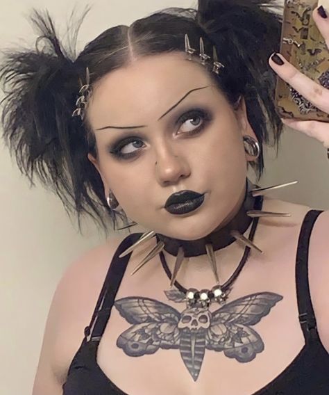 Mall Goth Hair, Metal Hairstyles, Gothic Hairstyles, Alt Makeup, Goth Hair, Punk Hair, Gothic Makeup, Goth Makeup, Hair Stylies