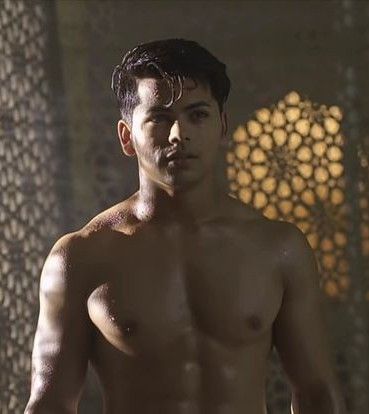 Siddharth Nigam, Combat Armor, Superman Art, Guys In Speedos, Attractive People, Really Funny Memes, Asian Men, Aladdin, Teen Wolf