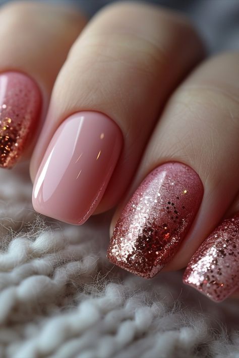 Rose Gold Nails Peach And Rose Gold Nails, Wedding Nails For Guests, Rose Gold Autumn Nails, Rose Gold And Red Nails, Rose Gold Short Nails, Rose Gold And Pink Nails, Pink Gel Nail Ideas, Wedding Nails Rose Gold, Rose Gold Gel Nails