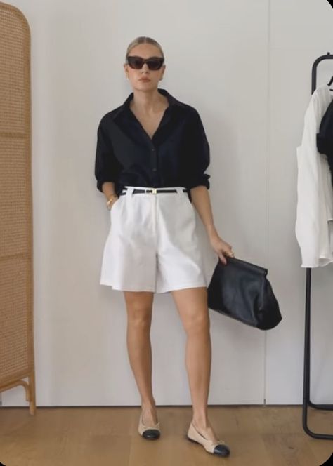 Linen Shorts Outfit, White Shorts Outfit, Summer Wardrobe Staples, Fashion Capsule Wardrobe, Summer Shorts Outfits, Italy Outfits, Elegante Casual, Casual Chic Outfit, Looks Chic