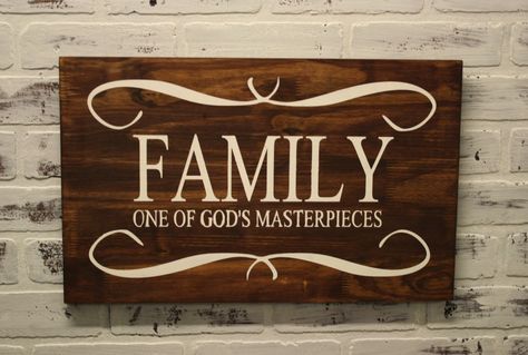 Wooden Family Signs, Wooden Family, Reunion Ideas, Green Gift, Pallet Crafts, Family Sign, Cute Signs, Pallet Signs, Pallet Art