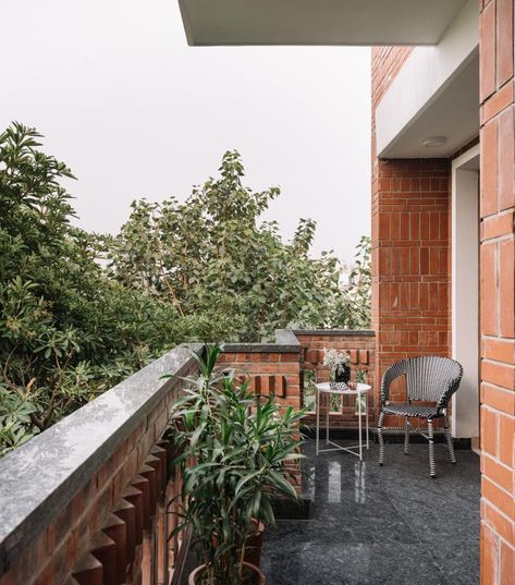 Navya and a Quarter Blends Old and New To Give A Pleasant and Stylish Appeal To This Home | Delhi Delhi Apartment Interiors, Delhi Apartment, 500 Sq Ft Apartment, Delhi House, Small Tv Room, Interior Balcony, Beautiful Home Designs, Apartment Aesthetic, Balcony Design