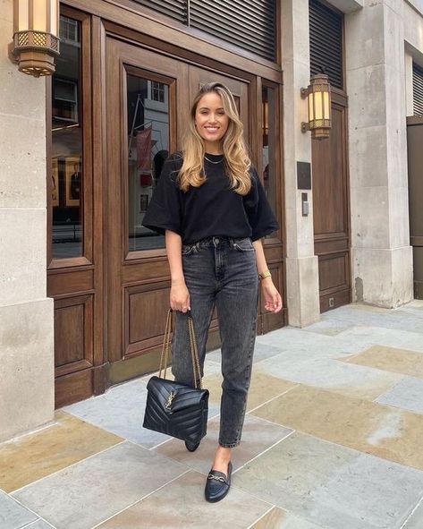 25 Coolest Grey Jeans Outfits For Spring - Styleoholic Very Demure Outfit, Mom Jeans Boots Outfit, Black Jumpsuit Outfit Winter, All Black Outfit Classy, All Black Party Outfit, Mule Outfits, Black Mom Jeans Outfit, Trousers Outfit Casual, Kate Hutchins