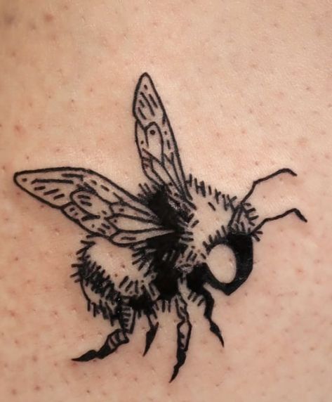 Bee Tattoo Meaning, Tatuaje Studio Ghibli, Ephemeral Tattoo, Aesthetic Tattoo Ideas, Bumble Bee Tattoo, 20 Aesthetic, Funky Tattoos, Bug Tattoo, Cute Little Tattoos