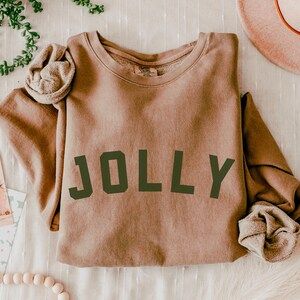 Cozy Sweatshirt Aesthetic, Christmas Iron On Ideas, Diy Christmas Outfits, Adult Christmas Gift Ideas, Thanksgiving Sweater, Christmas Pullover, Holiday Attire, Holiday Sweatshirt, Winter Sweatshirt