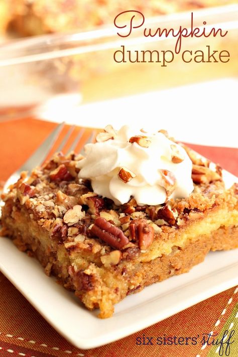 Pie Cake Recipe, Easy Pumpkin Dump Cake, Pumpkin Dump Cake Recipe, Pumpkin Dump, Pumpkin Pie Cake, Pumpkin Crunch Cake, Pumpkin Crunch, Dump Cake Pumpkin, Vegetarian Foods