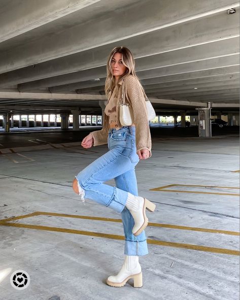 White Boot Outfit Fall, White Booties Outfit Fall, Cream Boots Outfit, White Booties Outfit, Booties Outfit Fall, White Boots Outfit, Boho Winter Outfits, Fall Boots Outfit, Winter Boots Outfits