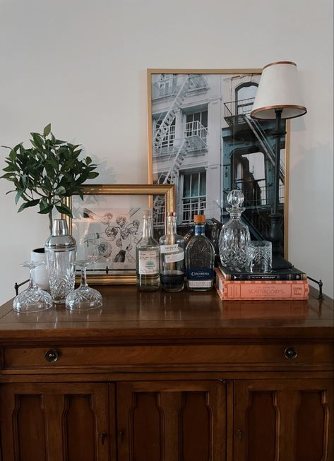 #inspo #barcabinetstyling #vintage #barcartdecor #style #homedecoration #homestyledecor Vintage Bar Cabinet Styling, Antique Bar Cart Styling, Bar Table Styling, Bar Cart Mirror, Styling Bar Cabinet, Mirror Above Bar Cart, Vintage Coffee Table Styling, Antique Bar Cabinet Styling, Bar Buffet Cabinet Decor