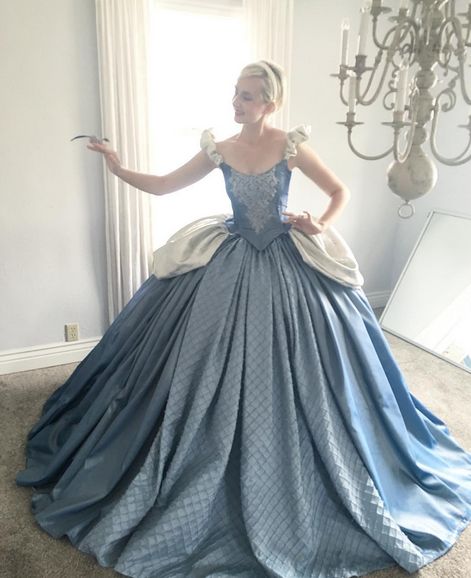 Cosplay Disney, Disney Princess Dresses, Princess Gown, Cinderella Dresses, Couture Designers, Disney Costumes, Disney Dresses, Instagram Foto, Beautiful Gowns