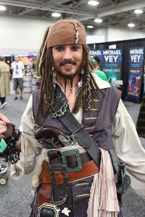 Superb Captain Jack Sparrow #Cosplay by Young Sparrow of R.E.A.C.H. | Salt Lake Comic Con 2013 Jack Sparrow Costume Diy, Jack Sparrow Halloween Costume, Captain Jack Sparrow Costume, Jack Sparrow Halloween, Jack Sparrow Cosplay, Jack Sparrow Costume, John Depp, Comic Con Costumes, Costume Tutorial