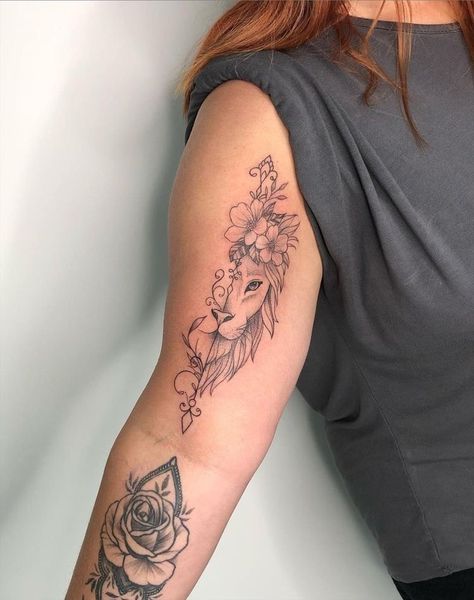 Mutterschaft Tattoos, Female Lion Tattoo, Lion Forearm Tattoos, Lioness Tattoo, Tattoo Red, Tattoo Female, Lion Head Tattoos, Red Tattoo, Tattoos For Women Half Sleeve