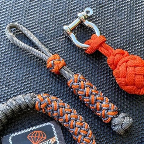 Lanyard Ideas, Paracord Bracelet Designs, Paracord Knife, Bus Ideas, Knife Lanyard, Paracord Dog Leash, Paracord Braids, Survival Knots, Paracord Lanyard