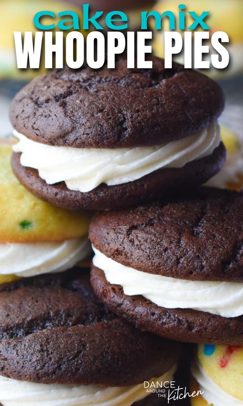 Easy Whoopie Pie, Cake Mix Whoopie Pies, Bake Sale Desserts, Marshmallow Filling, Whoopie Pie Recipe, Chocolate Whoopie Pies, Cake Mix Desserts, Bake Sale Recipes, Whoopie Pie