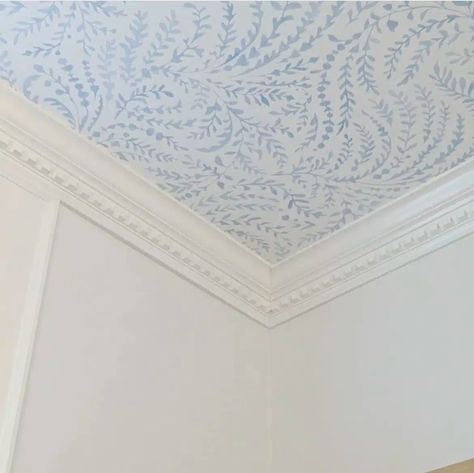 21 Stunning Bathroom Ceiling Ideas That Will Make You Look Up 17 Ceiling Paint Design, Bathroom Ceiling Paint, Bathroom Ceiling Ideas, Wallpaper Bathroom Ceiling, Painted Bathroom, Ceiling Painting, Retro Revival, Wallpaper Ceiling, Hall Bathroom