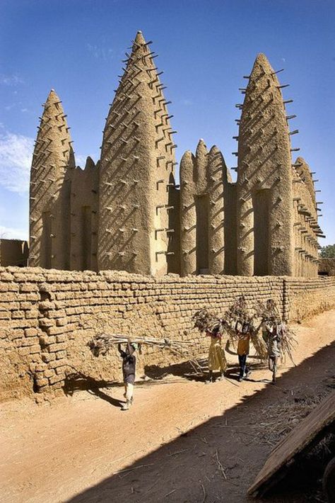 architecture traditionnelle d'Afrique Mali Architecture, Djenne Mali, Timbuktu Mali, Architecture Antique, African Architecture, African House, Pin Head, Vernacular Architecture, Century City