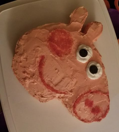 Ice Spice Cake Funny, Worm Cake, Goofy Cake, Cursed Cakes, Pastel Emo, Bad Cakes, Ugly Cakes, Cake Fails, Peppa Pig Cake