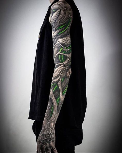 Instagram Biomech Tattoo, Biomechanical Tattoo Design, Trippy Tattoo, Bio Organic Tattoo, Cyberpunk Tattoo, Organic Tattoo, Mechanic Tattoo, Armor Tattoo, Biomechanical Tattoo