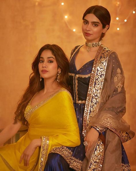 Janhvi Kapoor Outfits, Khushi Kapoor, Jhanvi Kapoor, Diwali Pictures, Wedding Lehenga Designs, Bollywood Lehenga, Janhvi Kapoor, Yellow Saree, Elegant Saree