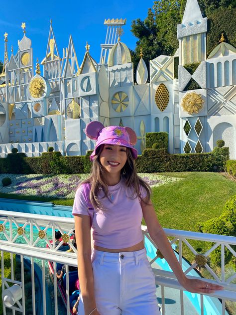 Tangled Disney Outfit, Rapunzel Disney Outfit, Tangled Outfit Ideas, Tangled Inspired Outfits, Disney Park Outfit, Disney Bound Outfits Casual, What To Wear To Disney, Disneyland Photography, Disney Outfits Women