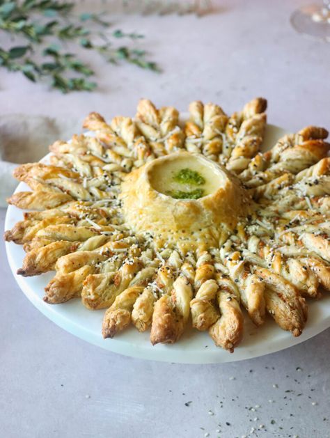 Puff Pastry Twists, Parmesan Wings, Garlic Parmesan Wings, Holiday Open House, Frozen Puff Pastry, Baked Brie, Pastry Sheets, Puff Pastry Recipes, Everything Bagel