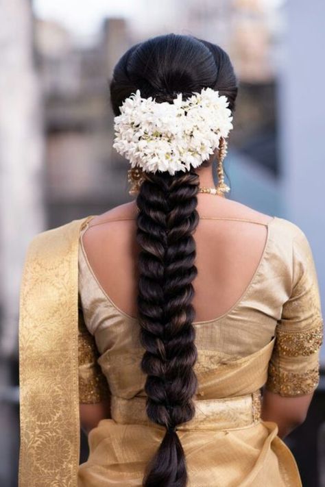 Introducing latest Bridal Hairstyles for South Indian Brides. #weddingbazaar #indianwedding #bridalhairstyle #southindianweddings #southindianbride #southindianhairstyleforsaree #southindianhairstylesimple #southindianhairstylebridal #southindianhairstyletraditional #southindianhairstylelehenga Mallige Flowers Hairstyle, Braided Hairstyles With Jasmine Flowers, Messy Braid With Jasmine Flowers, Braid With Jasmine Flowers, Jasmine Hairstyles Indian, Jasmine Flower Hairstyle, South Indian Braid, South Indian Bridal Hairstyles, Latest Bridal Hairstyles