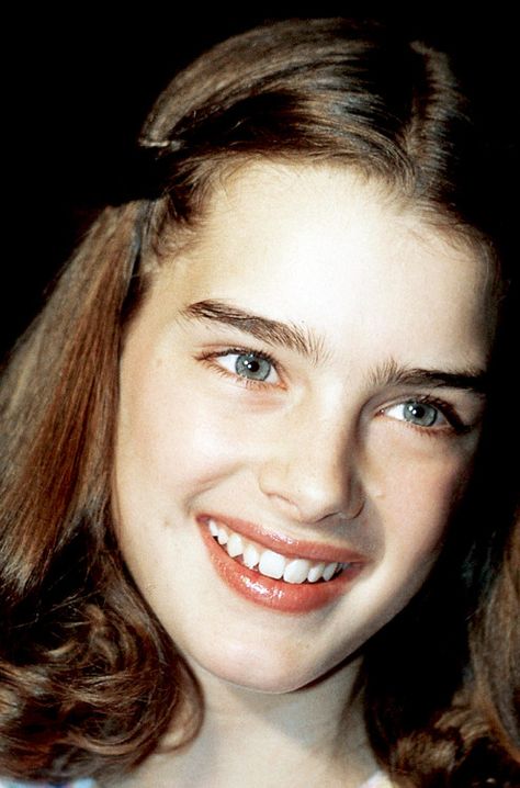 Brooke Shields Kids, Brooke Shields Young, Old Hollywood Movies, Hollywood Wedding, Surfer Girl Style, Classic Actresses, Brooke Shields, Photography Women, Classic Beauty