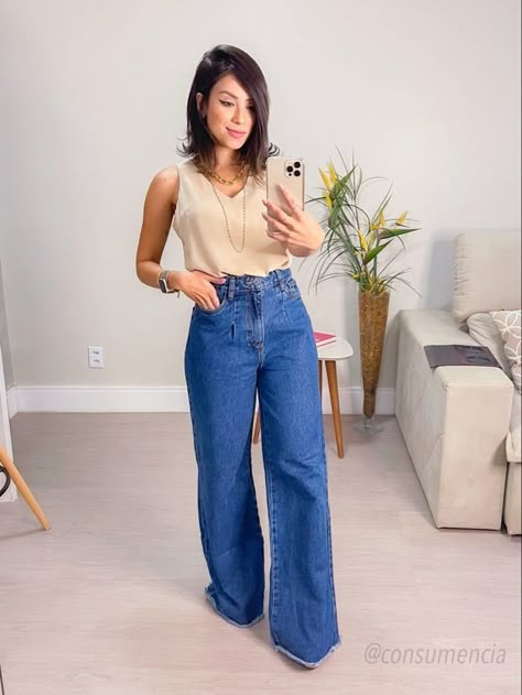 Wide Leg Pants Outfit Denim, Look Com Wide Leg Jeans, Look Wide Leg Jeans, Office Fashion Summer, Denim Attire, Fashion 40s, Wide Leg Pants Outfit, Looks Jeans, Fashion For Petite Women