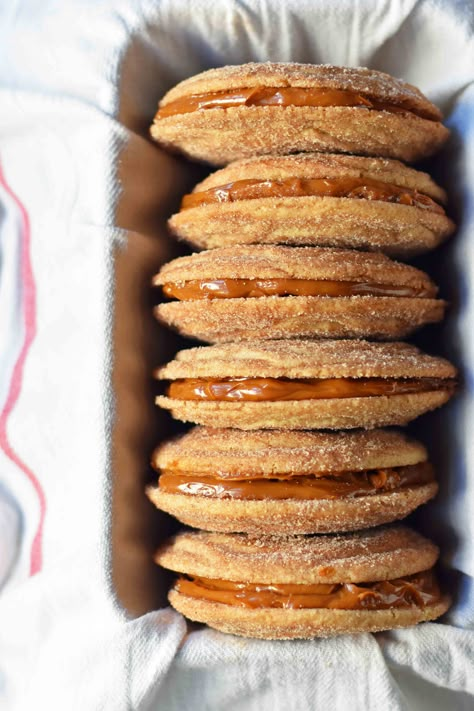 Snickerdoodles Cookies, Soft Snickerdoodle Cookies, Chocolate Caramel Slice, Cookies Cinnamon, Modern Honey, Cookies Stuffed, Biscuits Diététiques, Cookie Cookbook, Chewy Sugar Cookies