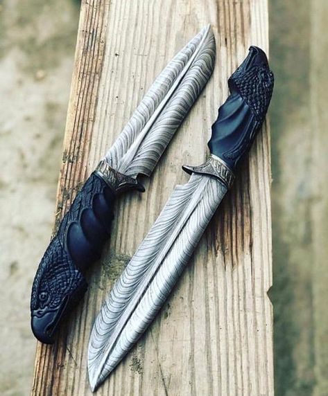 Feather Blades?! 🤔👀 @kizlyar_nozhii @divine.knives Messer Diy, Armadura Cosplay, Pretty Knives, Types Of Knives, Traditional Archery, Dagger Knife, Knife Art, Cool Swords, Knife Design