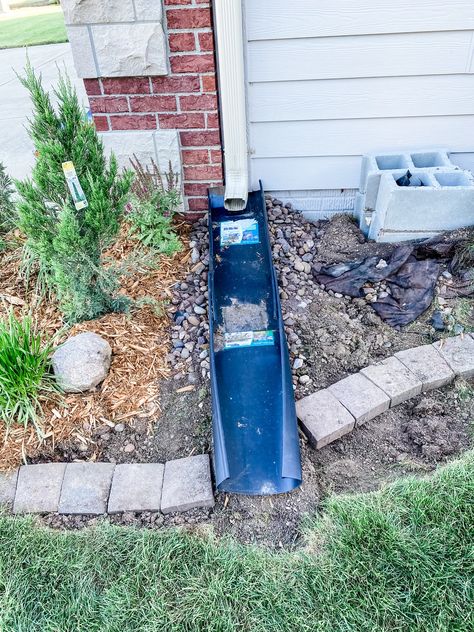 How to Create a Natural Downspout Extension with River Rock - 6 Steps Rock Drainage, Gutter Downspout Extension, Decorative Downspouts, Downspout Extension, Downspout Drainage, Gutter Drainage, Splash Blocks, Diy Gutters, Backyard Drainage